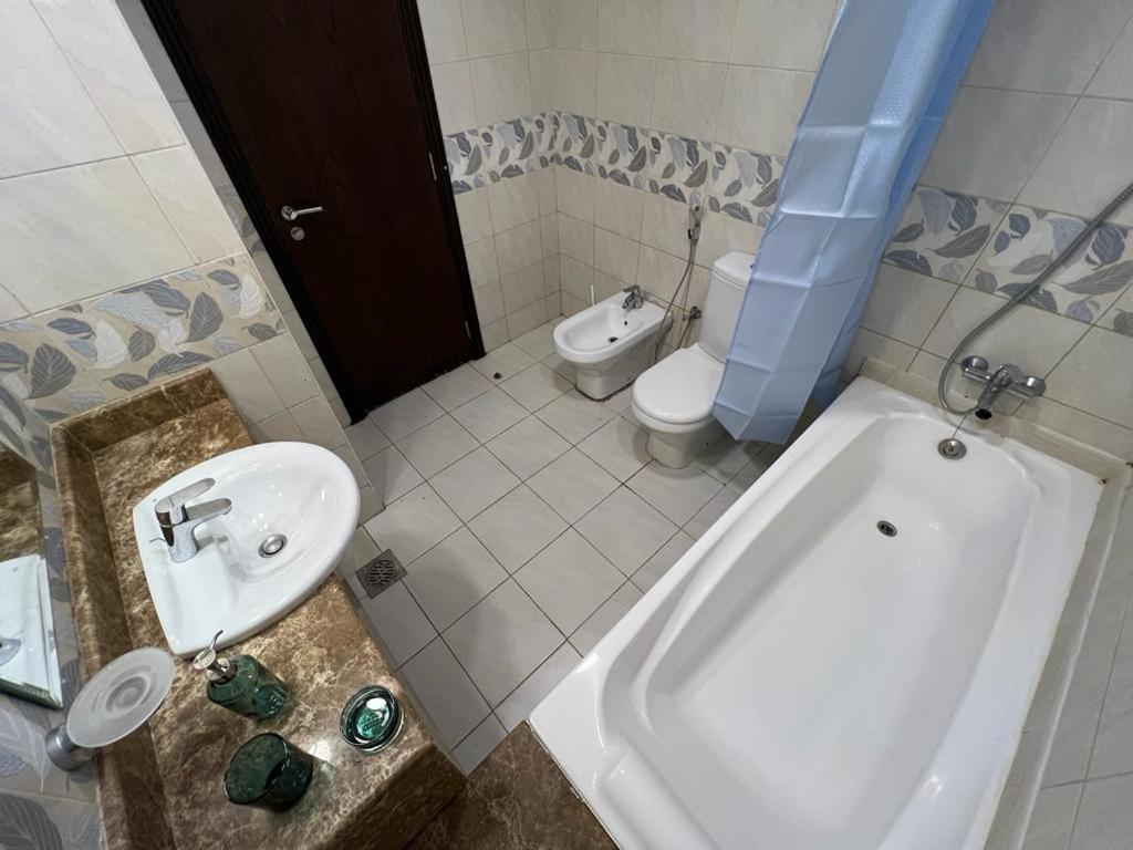 Elegance Hostel Dubai Buitenkant foto